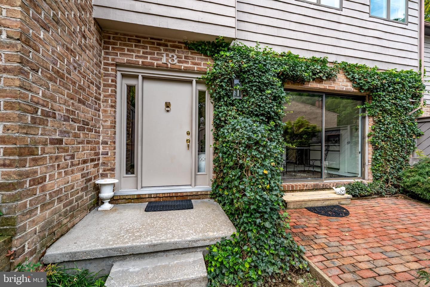 13 Hampshire Woods Ct — photo