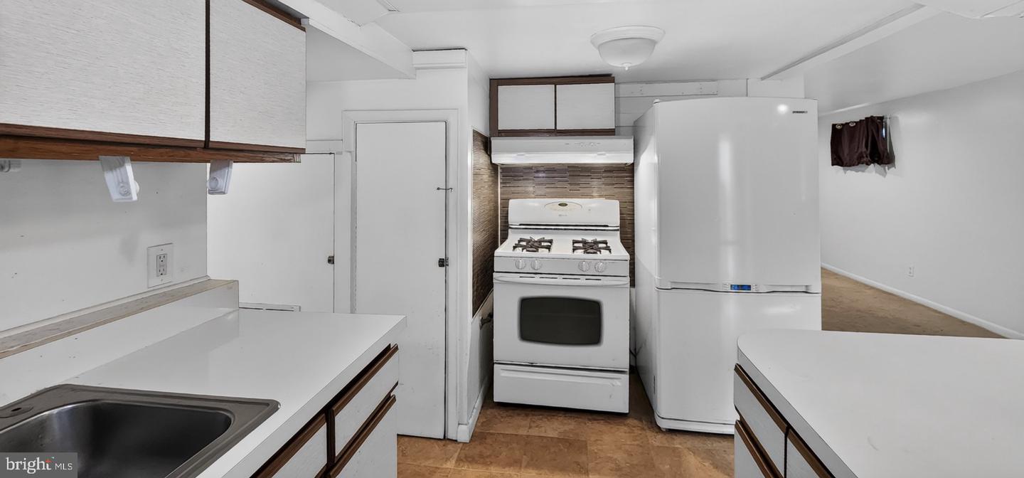 300 Maiden Choice Ln #B — photo