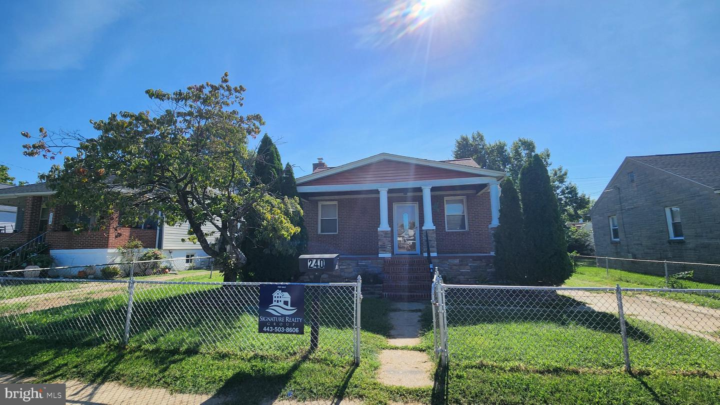 240 Pinewood Rd — photo