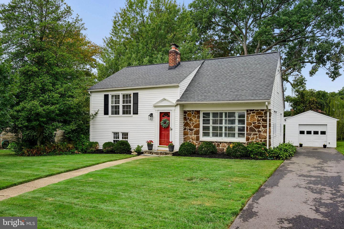 2116 Arlonne Dr — photo