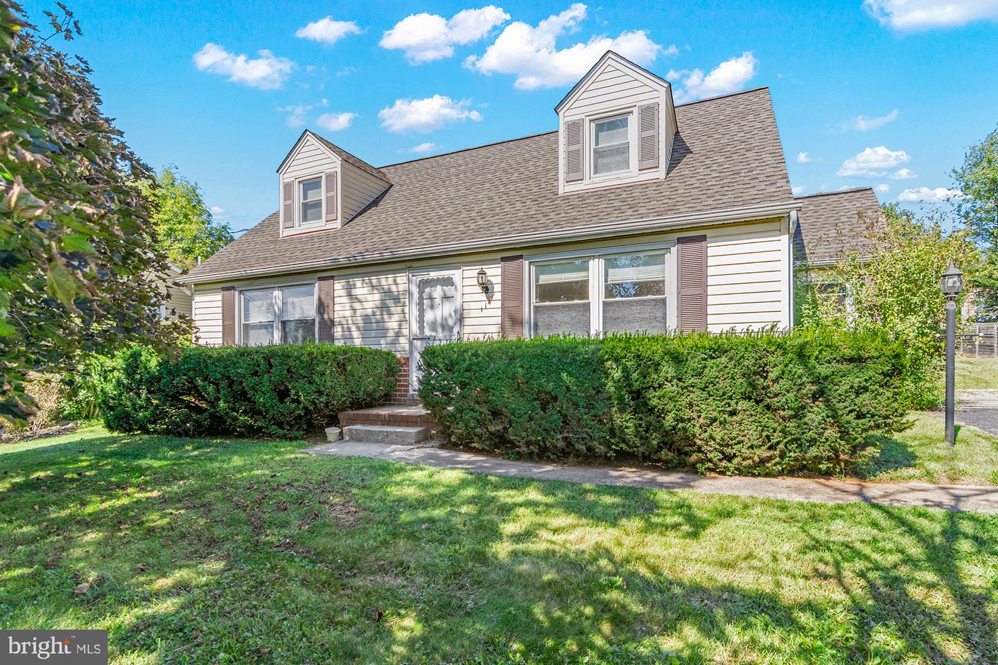 114 Warren Rd — photo