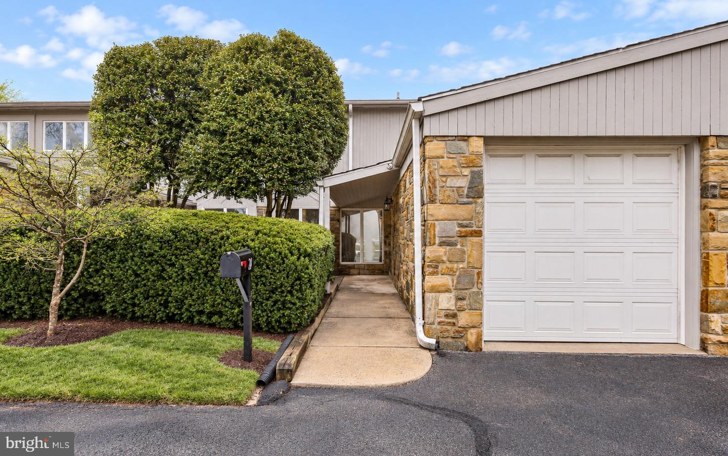 24 Stone Manor Ct #24 — photo
