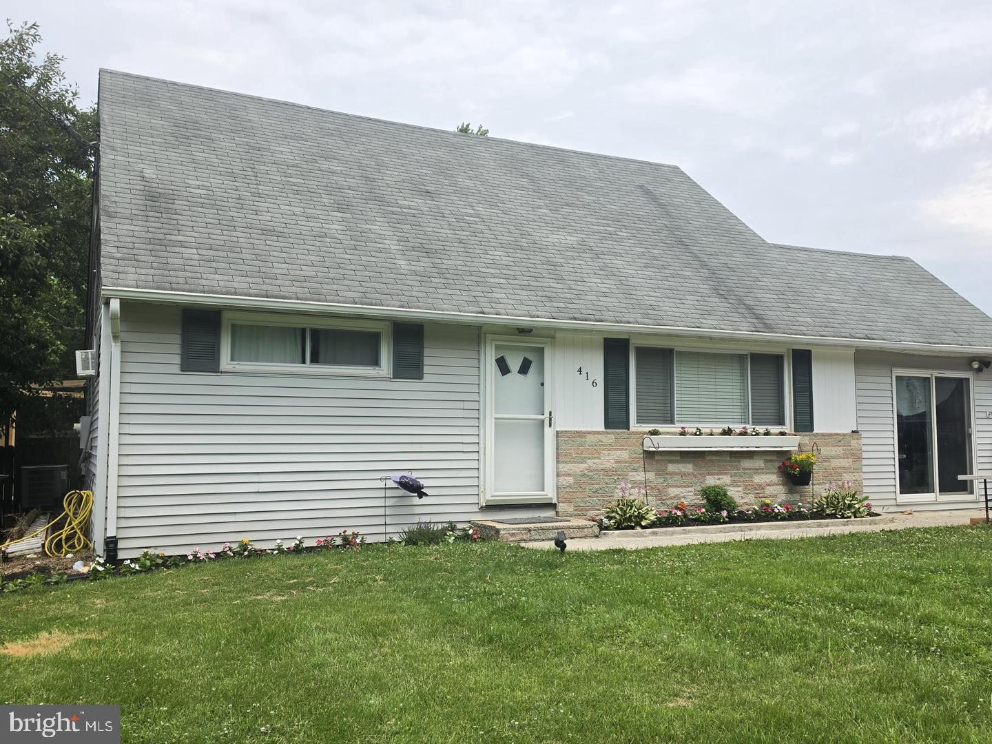 416 Earls Rd — photo