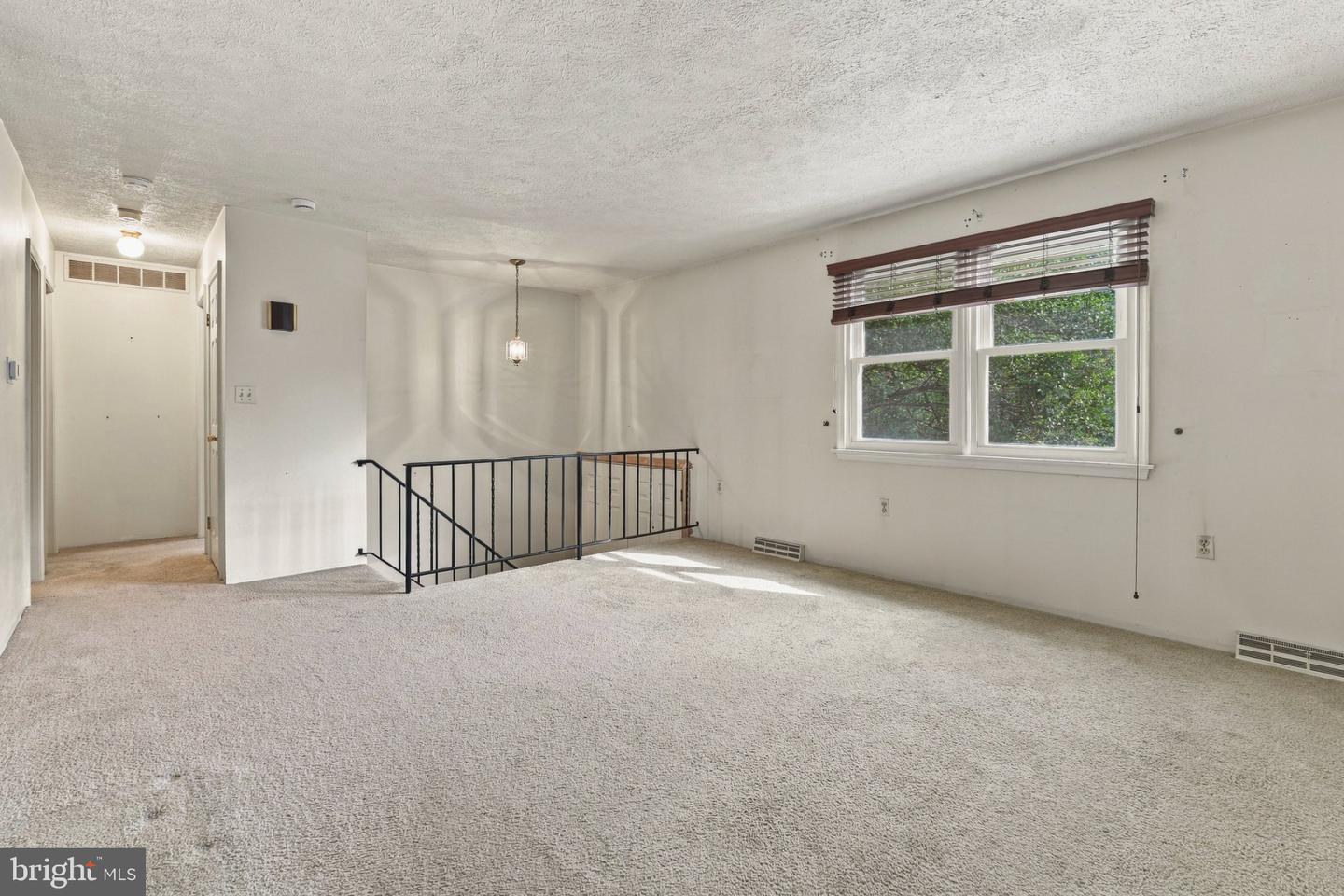 8614 Quentin Ave — photo