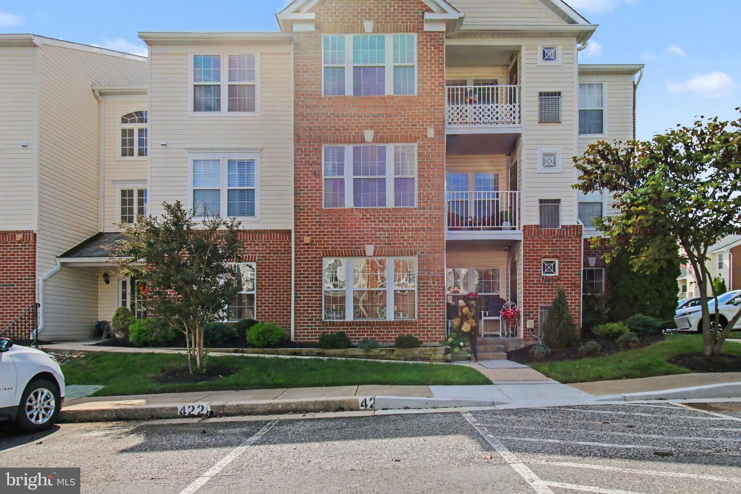 18-D Brook Farm Ct #18D — photo