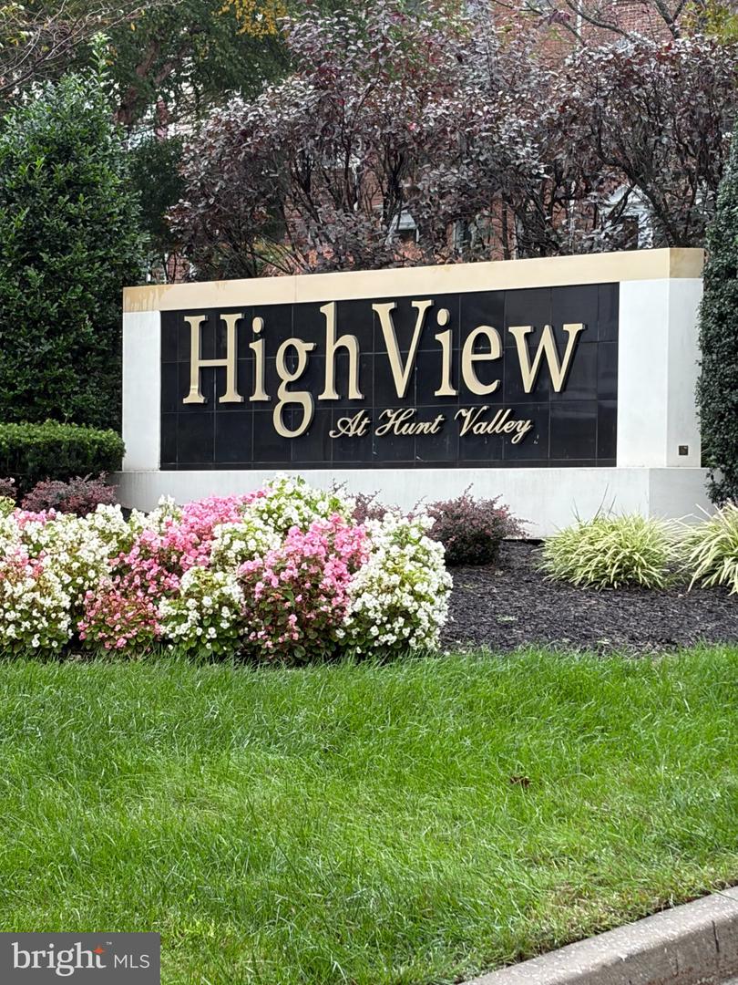 560 Rhapsody Ct — photo