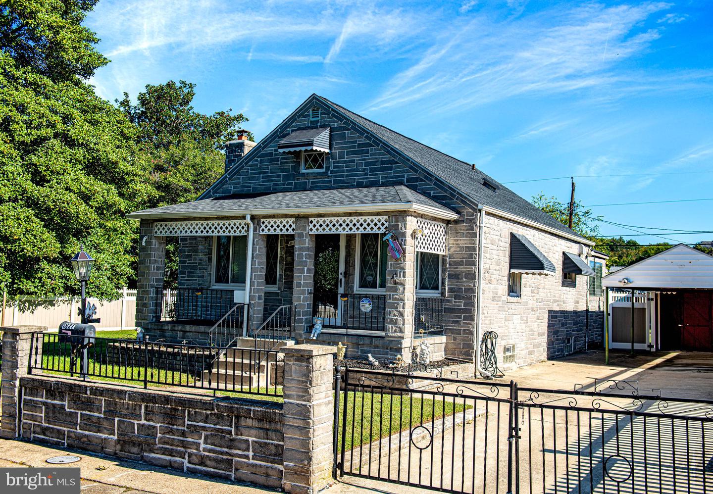 1827 Walnut Ave — photo