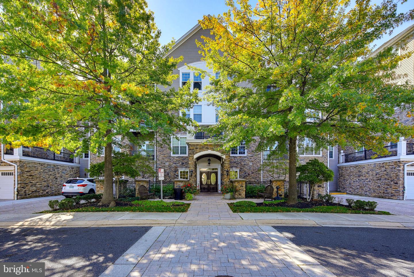 7301 Travertine Dr #401 — photo