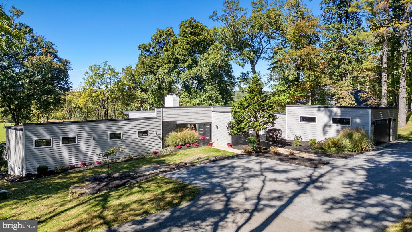 8 Caveswood Ln — photo
