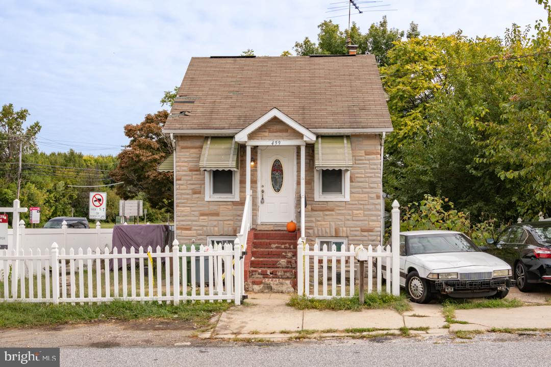 499 Fairview Ave — photo
