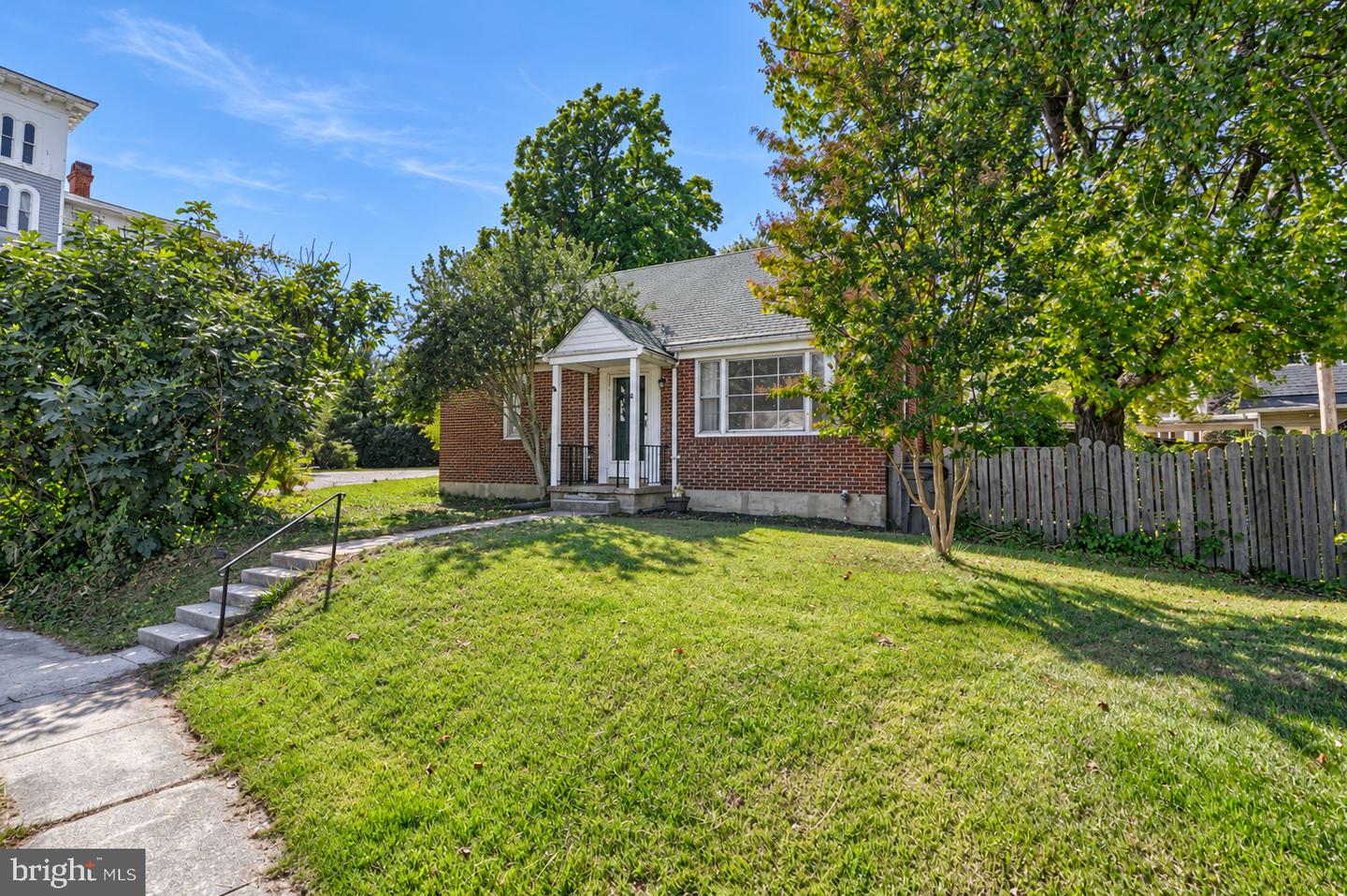10 Hillview Dr — photo