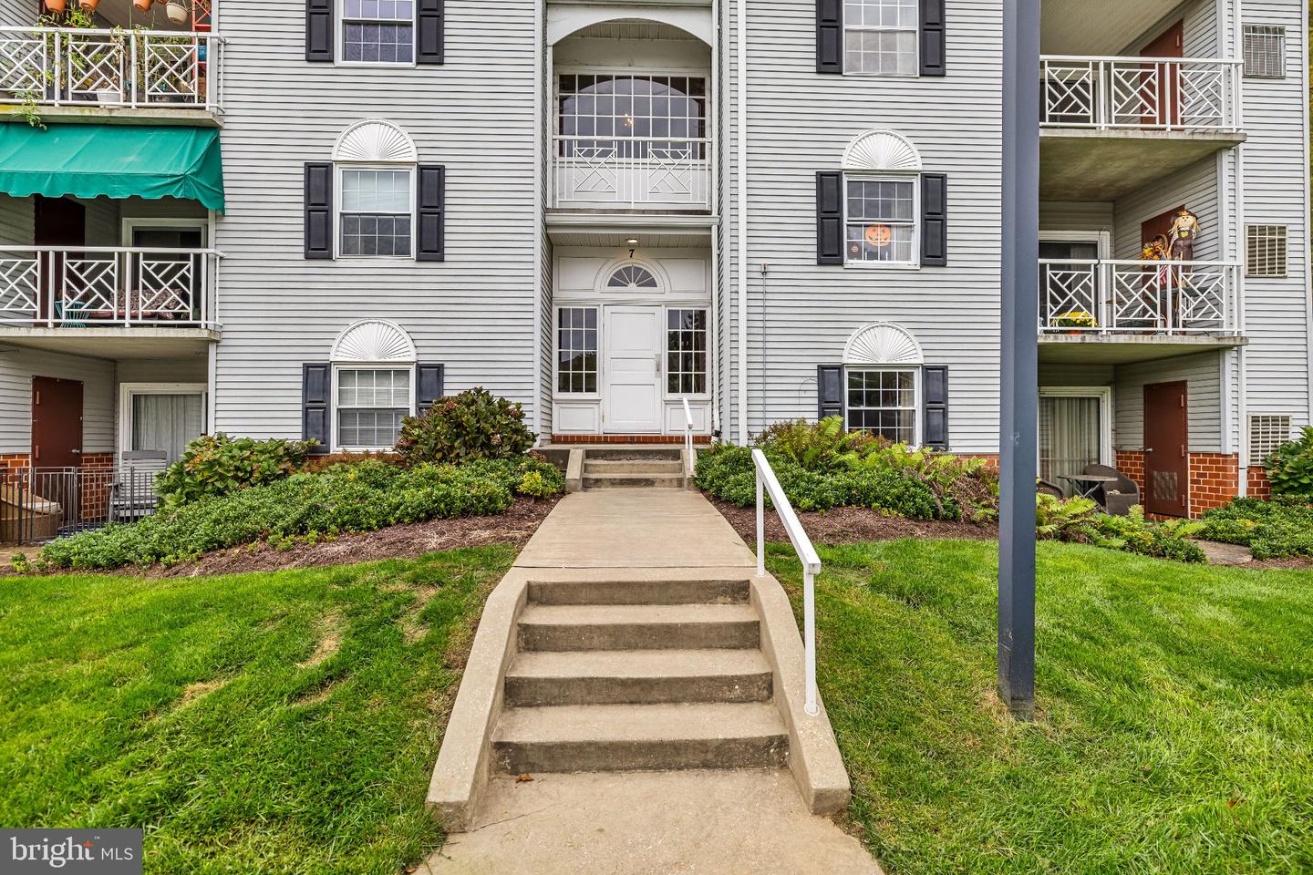 7 Gandson Ct #302 — photo