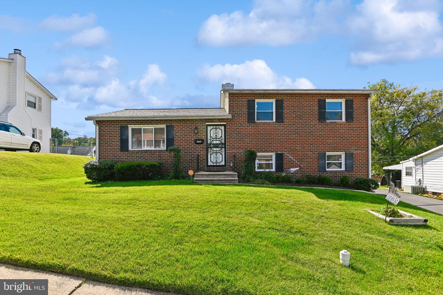 6739 Fox Meadow Rd — photo