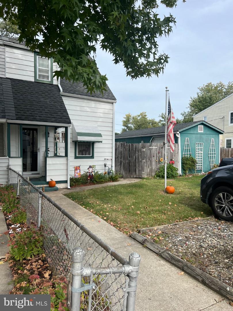 2417 Woodridge Rd — photo