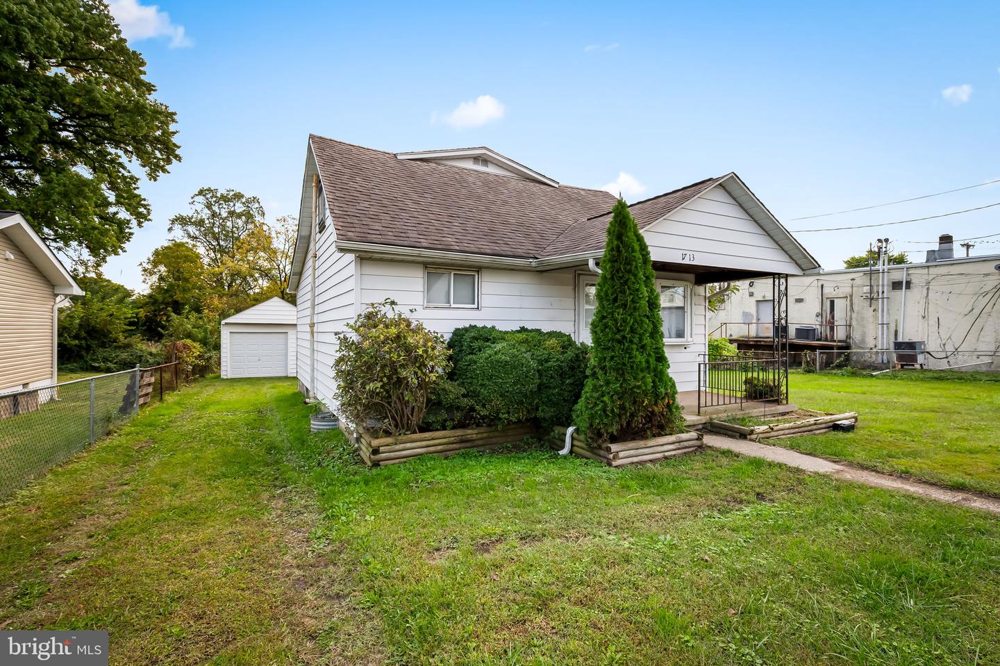1713 Woodland Dr — photo