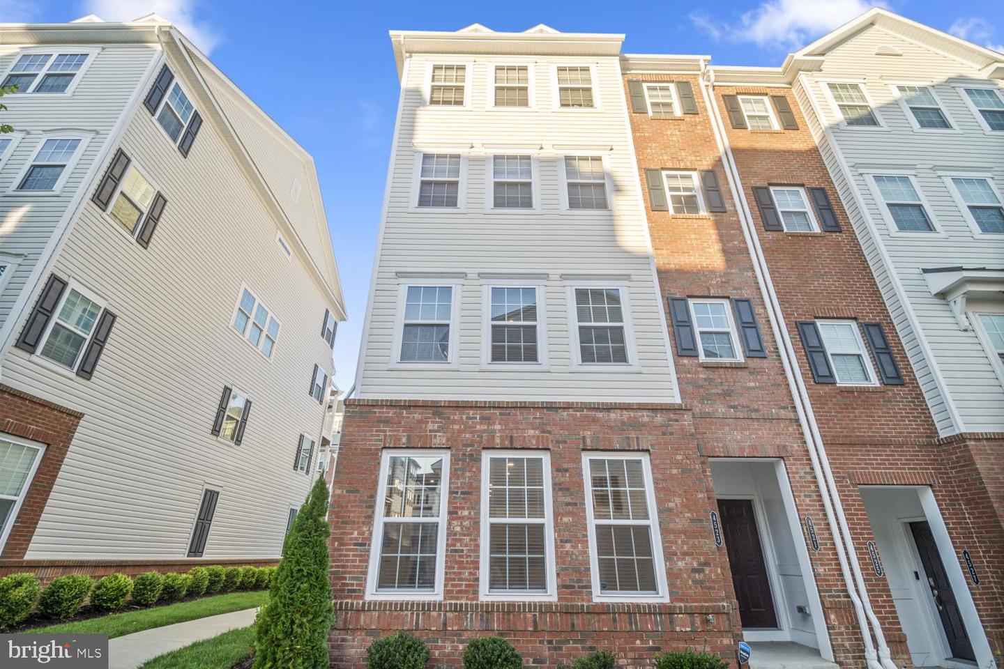4523 Reaney Ln #499 — photo