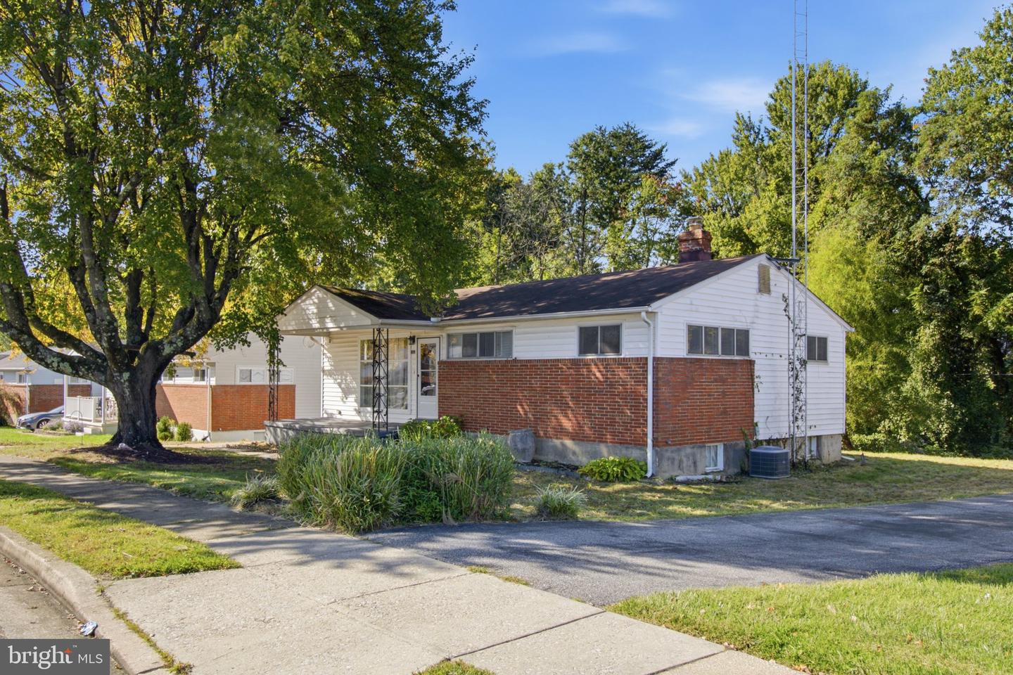 8822 Spring Rd — photo