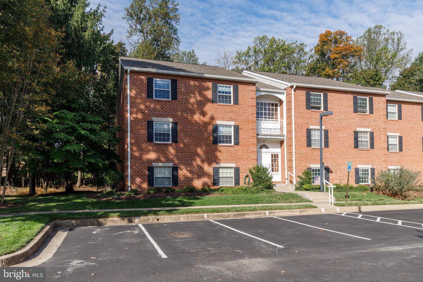 6 Stapleton Ct #201 — photo