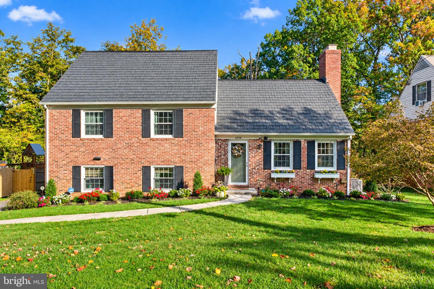 8206 Robin Hood Ct — photo