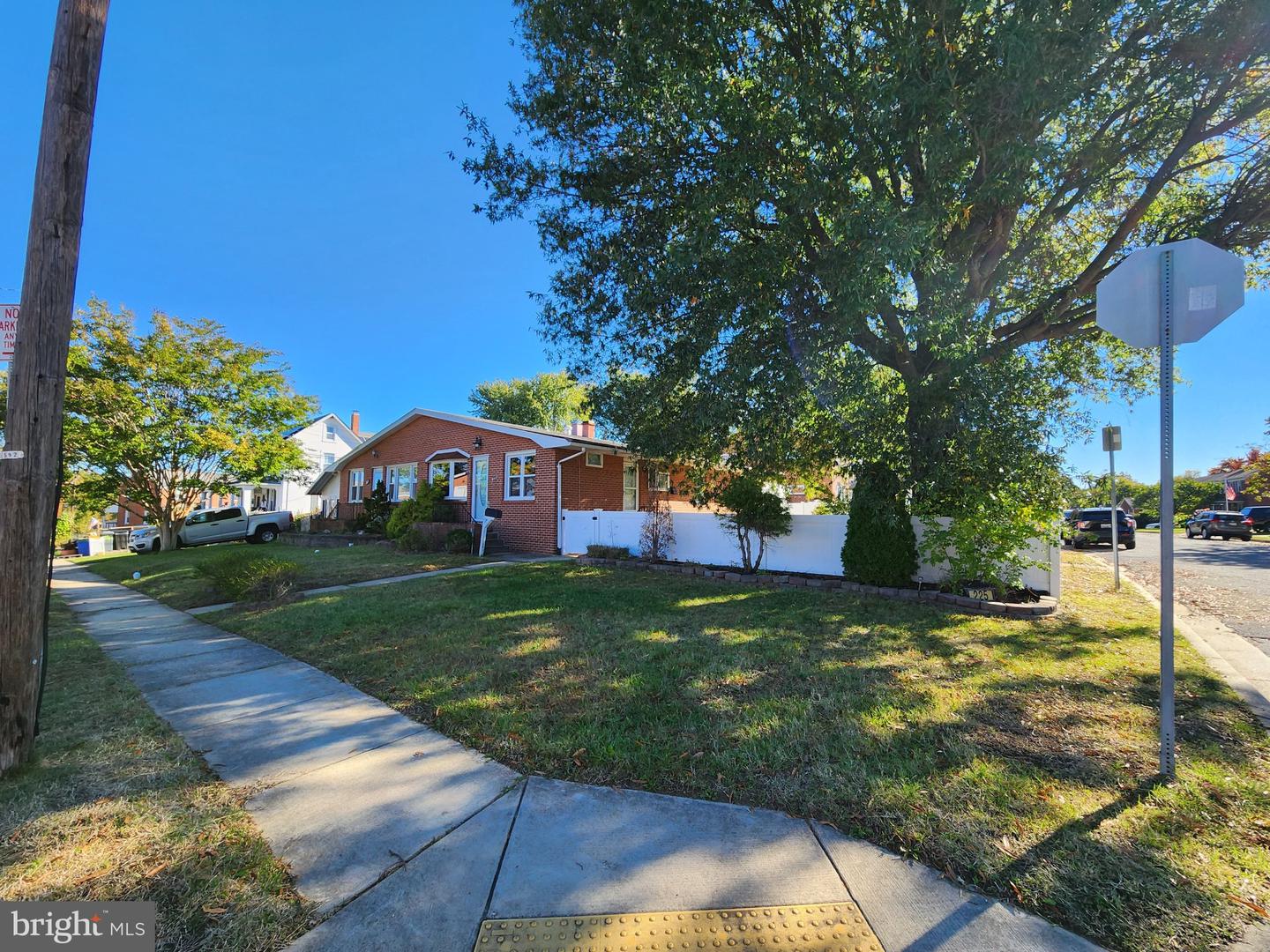 225 Lyndale Ave — photo