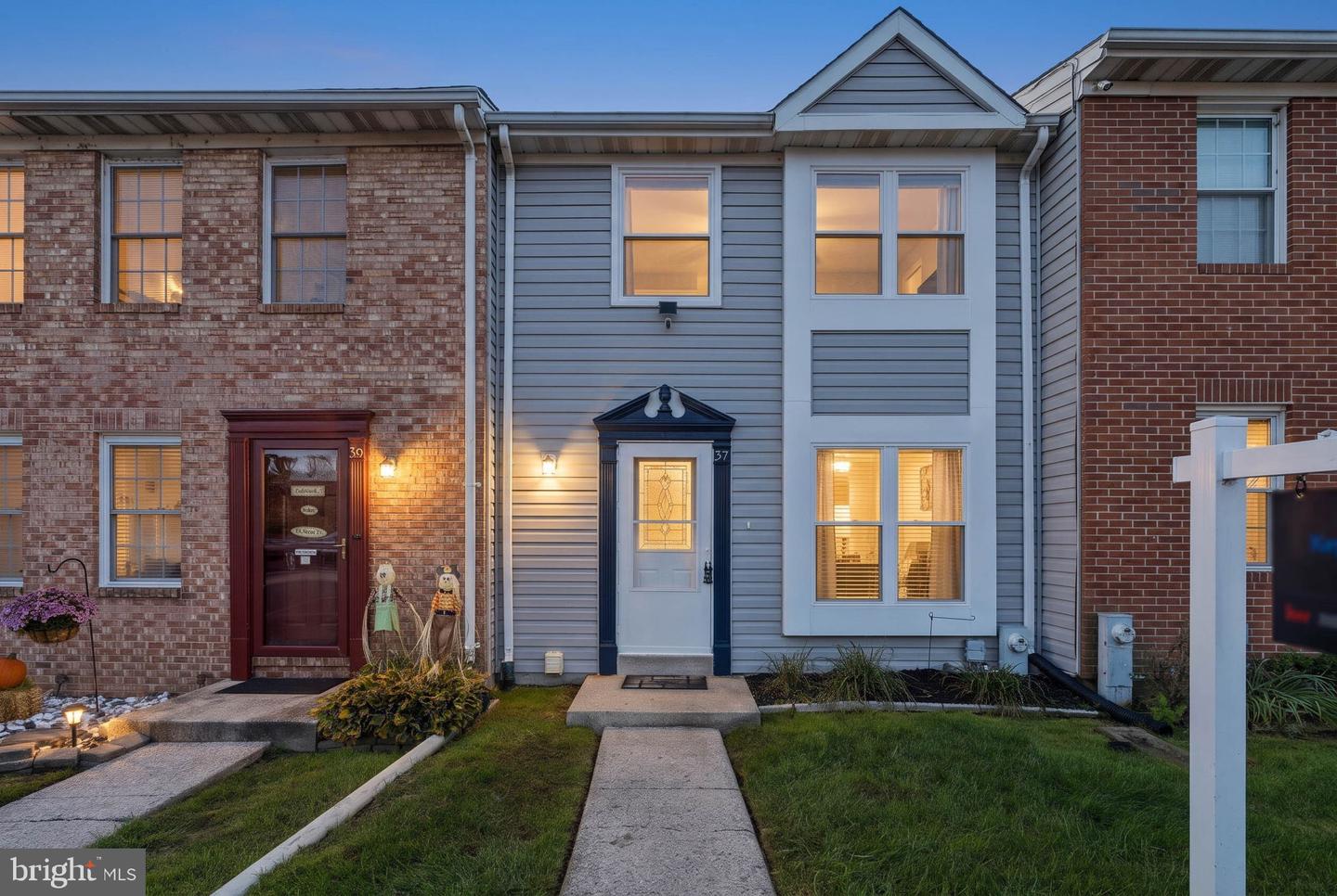 37 Luffing Ct — photo