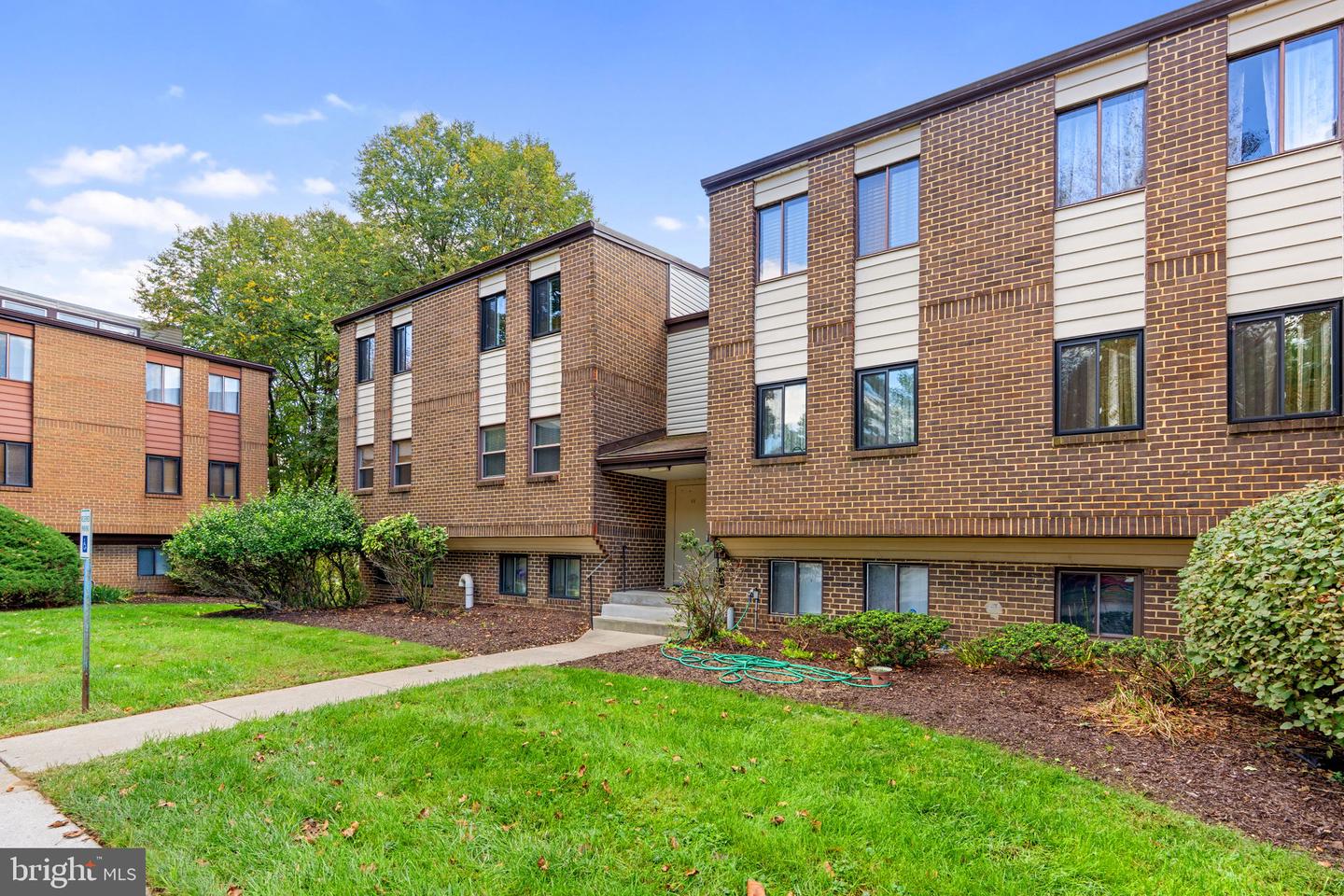 11 Suntop Ct #201 — photo
