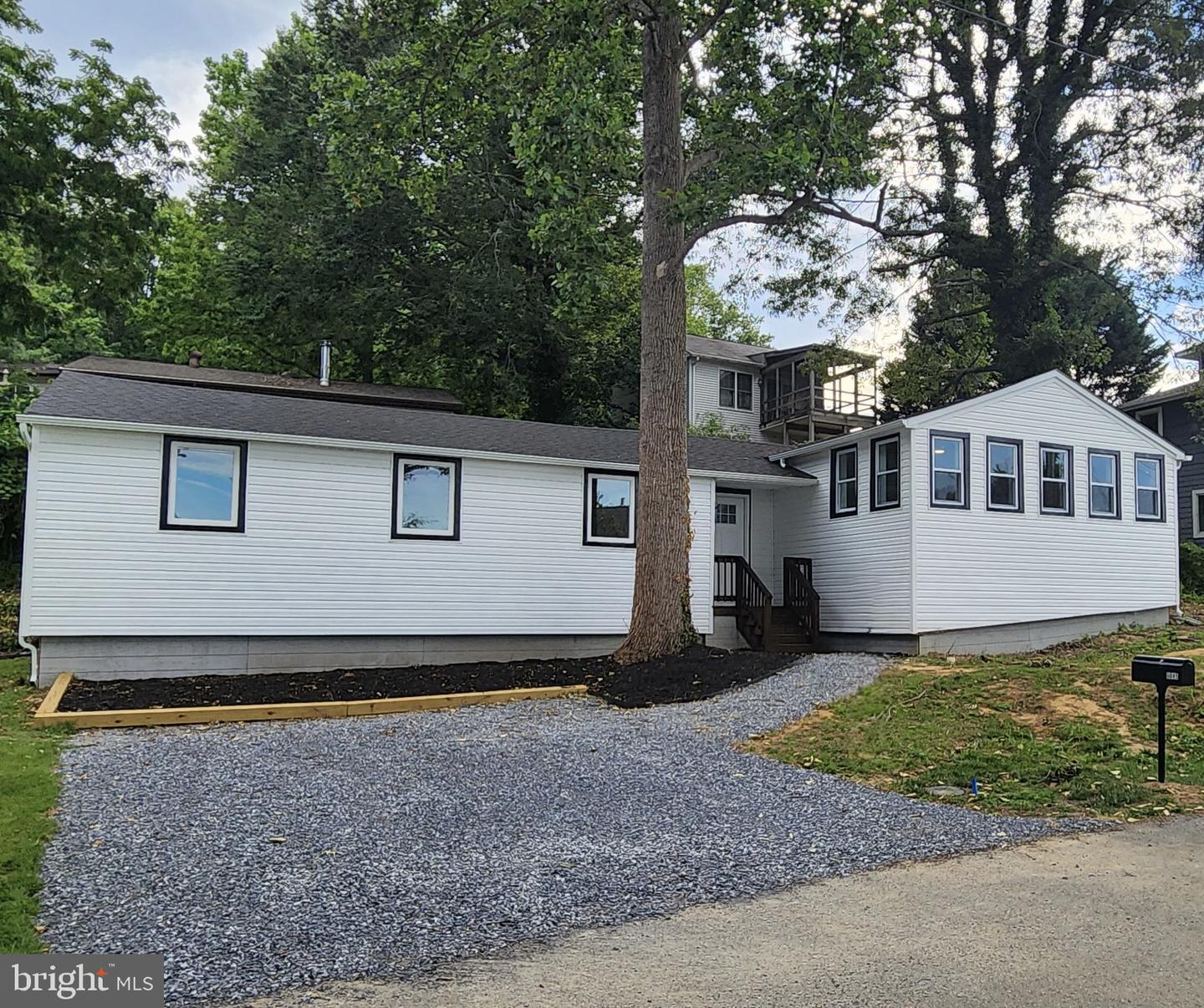 6045 Bayview Rd — photo
