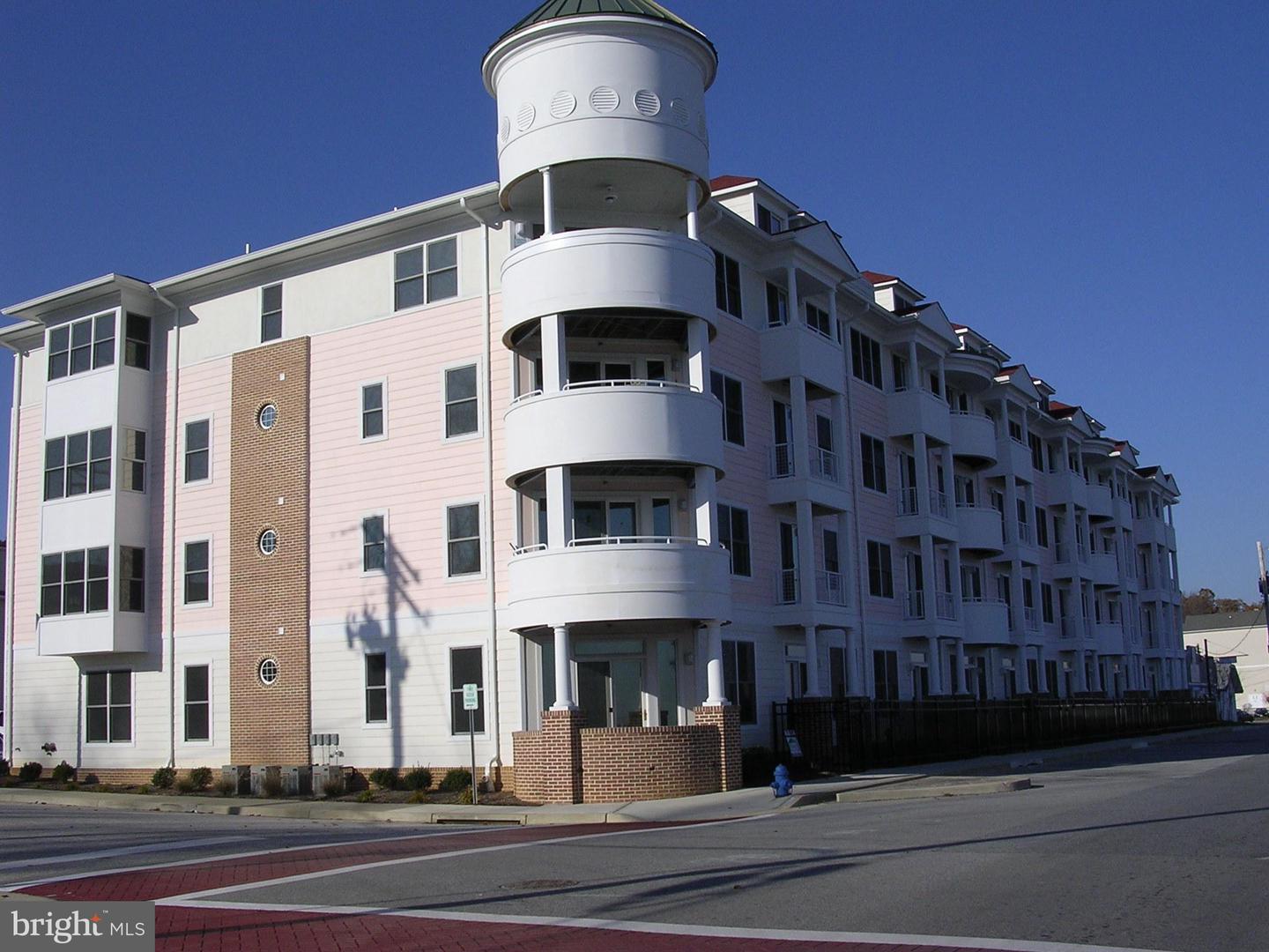9000 Bay Ave #205 — photo
