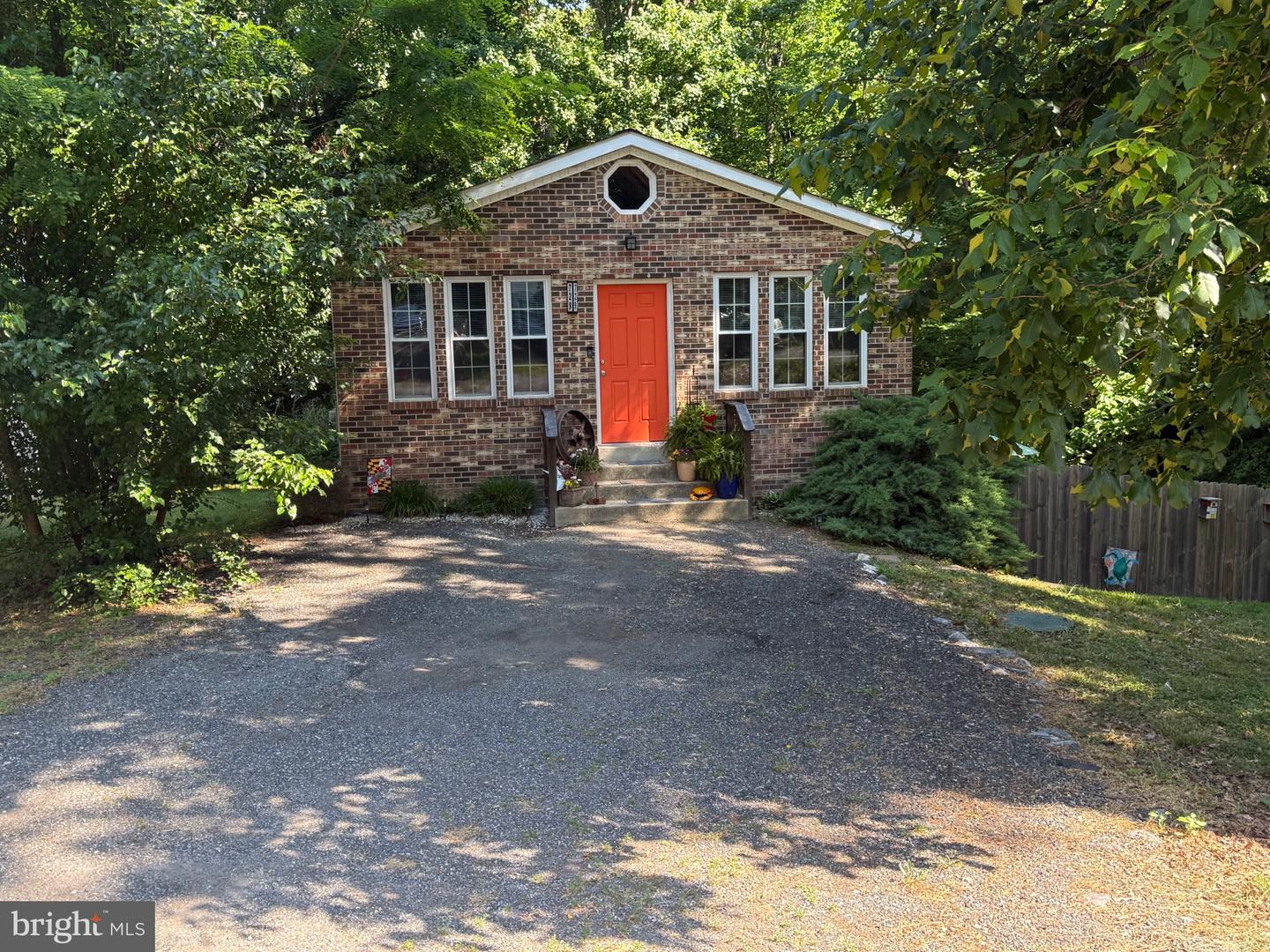 729 Spruce Dr — photo