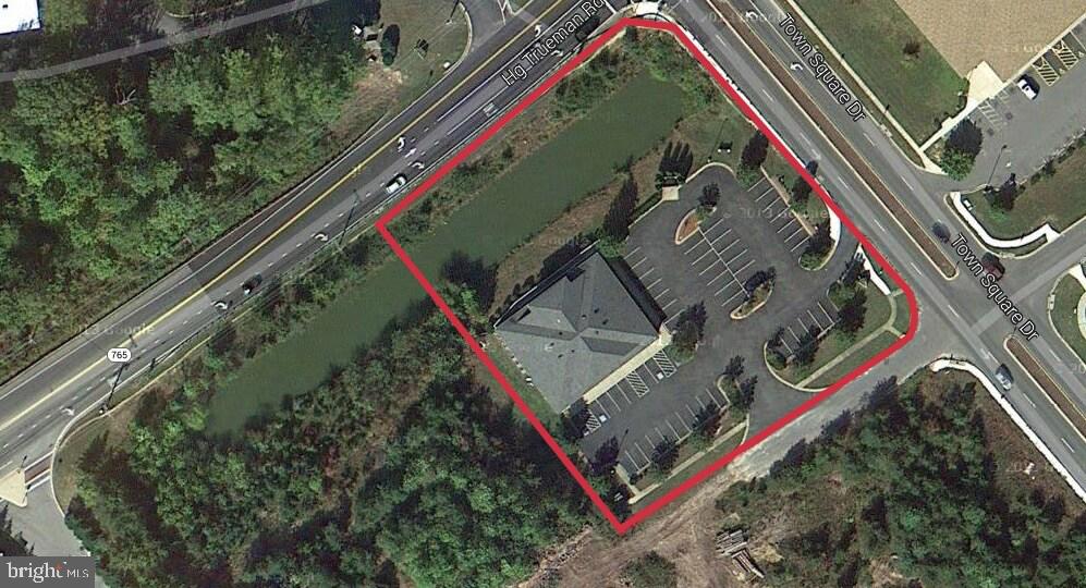225 Town Square Dr — photo
