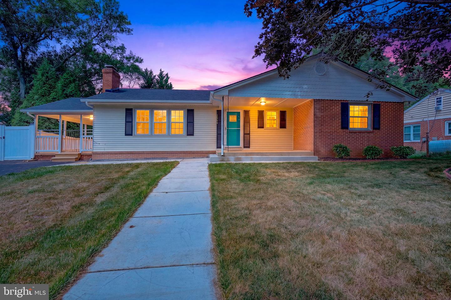 2546 Hillside Dr — photo