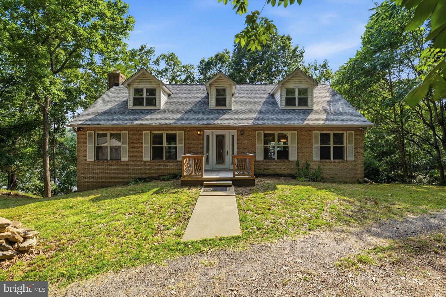 924 Chart Ct — photo