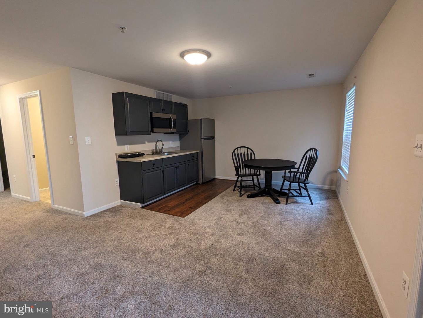 141 Winslow Pl — photo