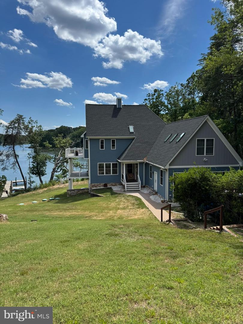 211 Sailboat Ct — photo