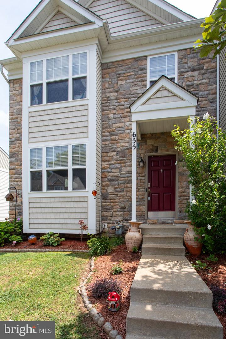 655 Burr Oak Ct — photo