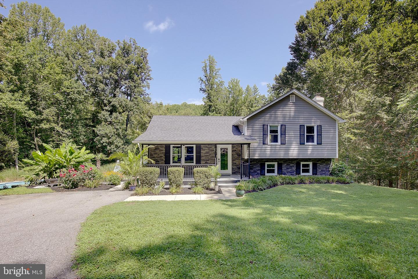 9010 Mary Ann Dr — photo