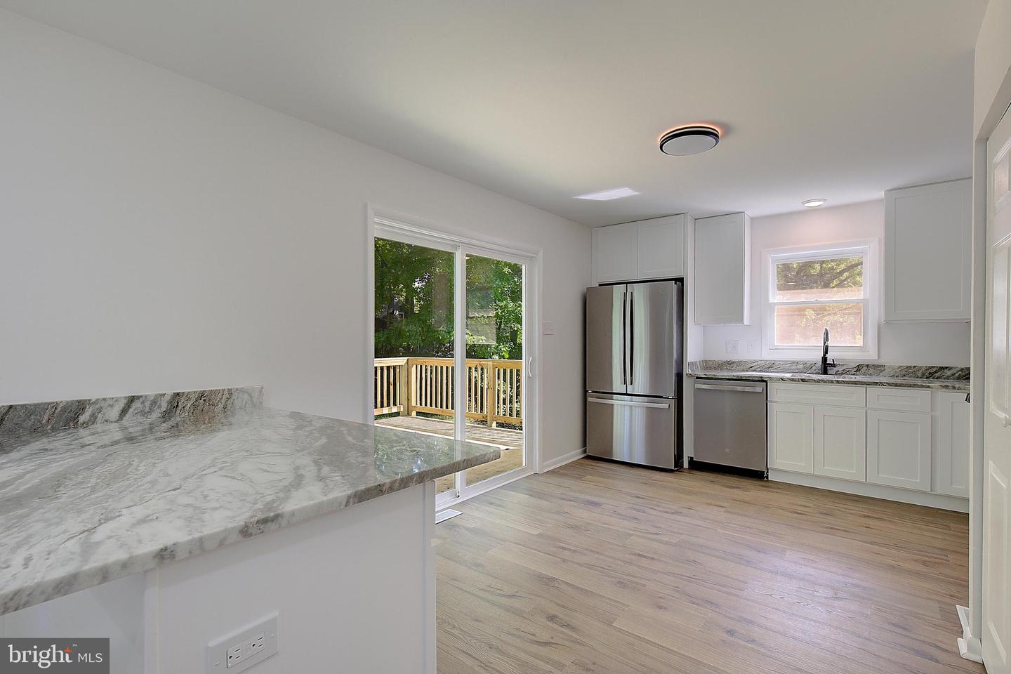 501 Bay View Dr — photo