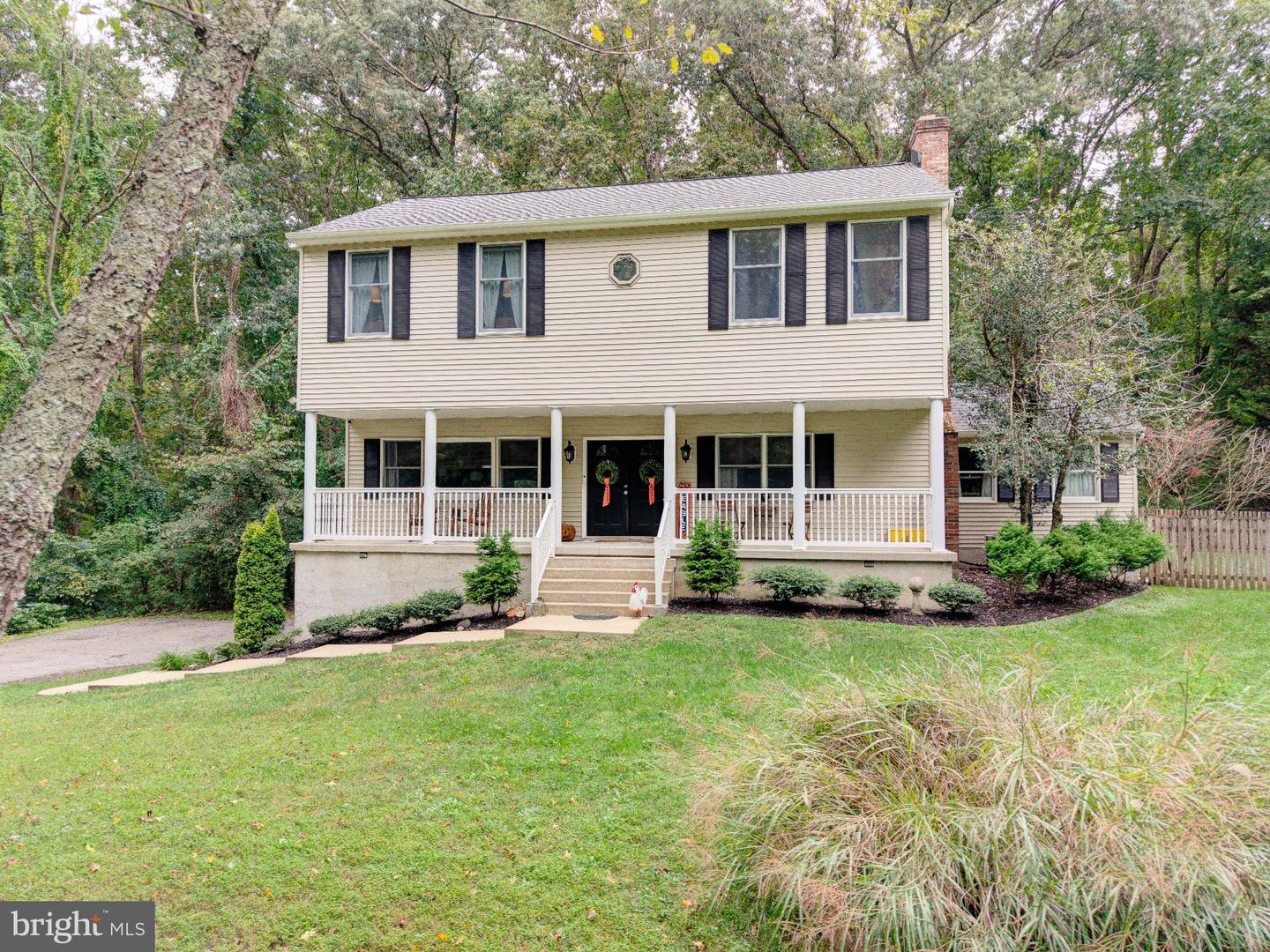 850 Warner Dr — photo