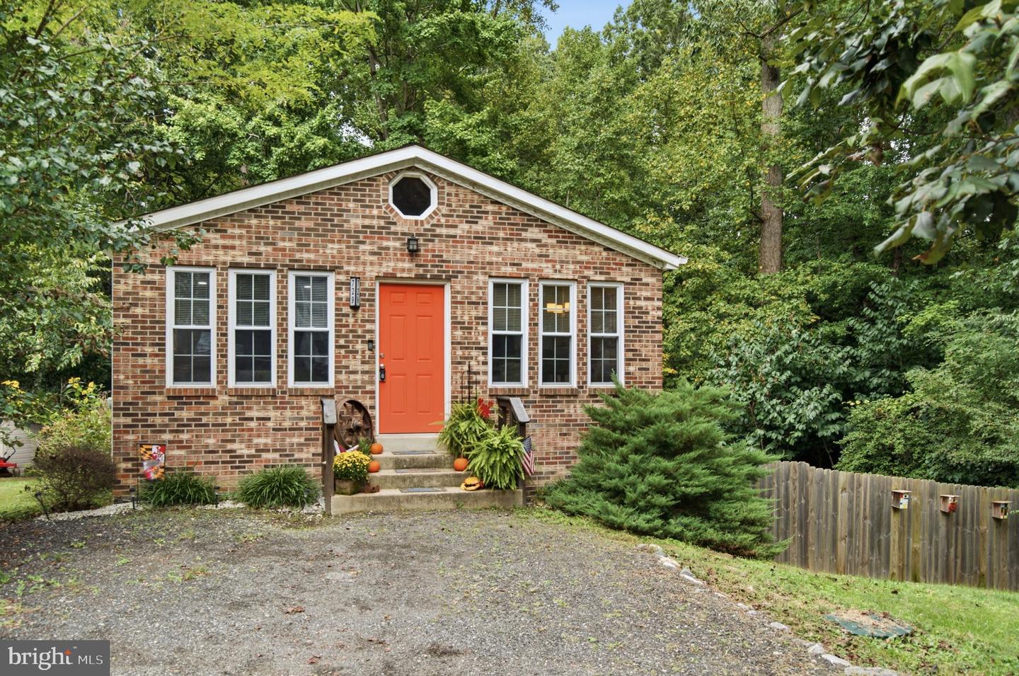 729 Spruce Dr — photo