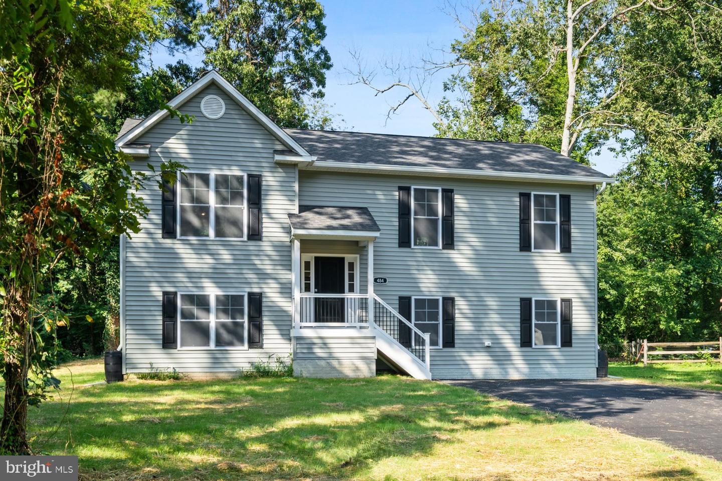 490 Dogwood Dr — photo