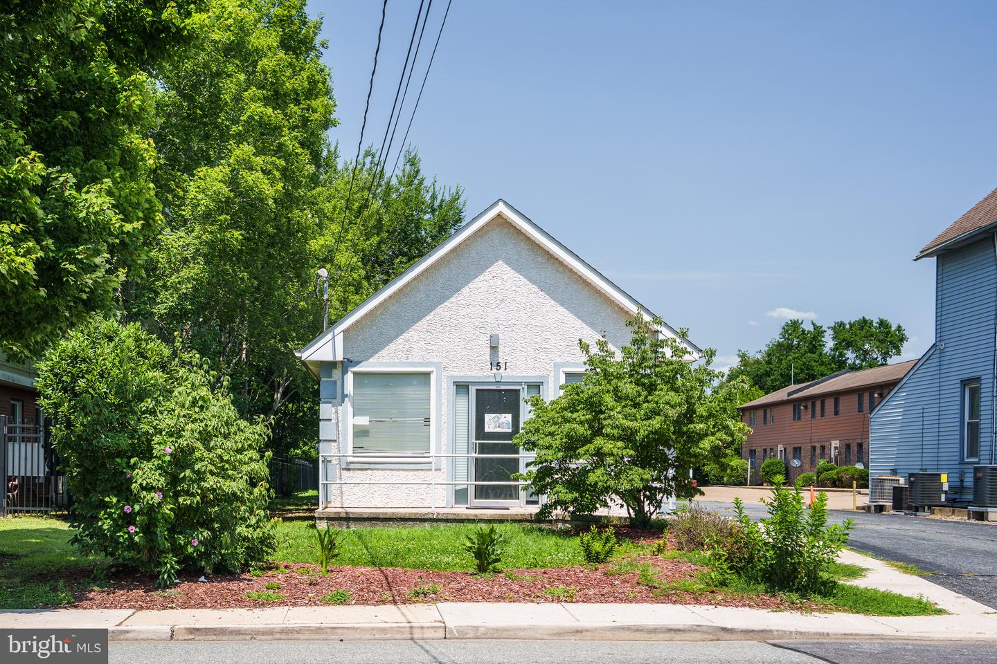 151 E High St — photo