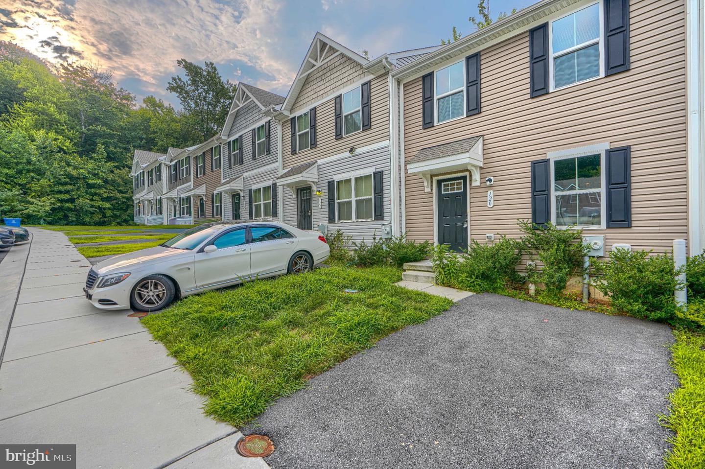 120 Erin Ct — photo