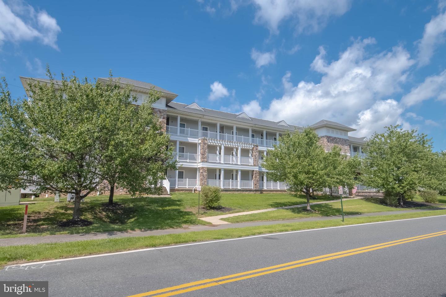 231 Roundhouse Dr #3E — photo