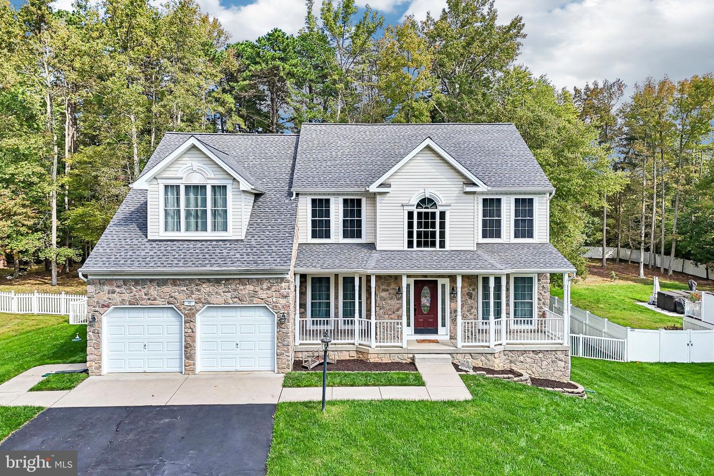 40 Theresa Ln — photo