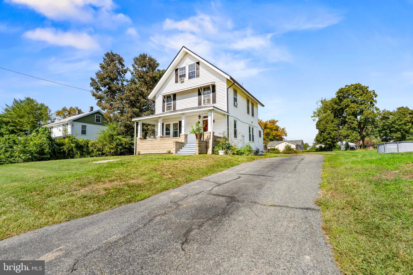 319 E Cecil Ave E — photo