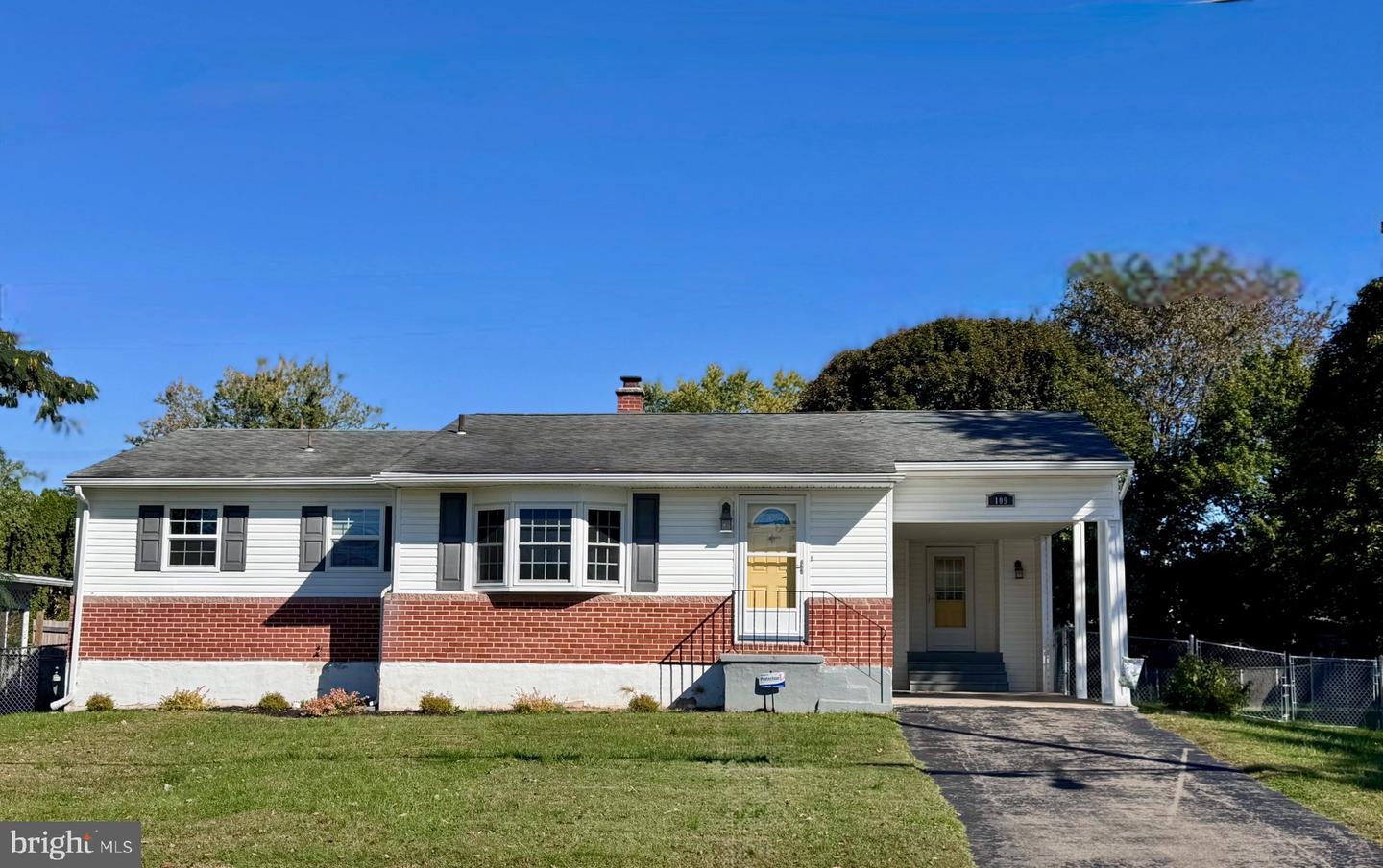 109 W Thomson Dr — photo