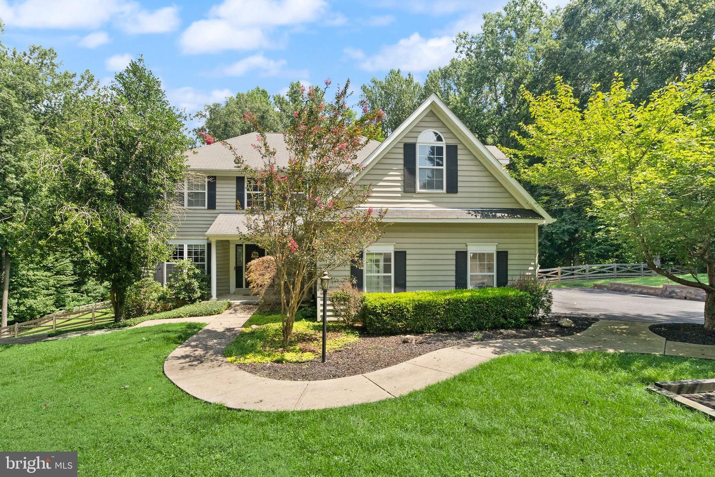 6734 Newcastle Ct — photo