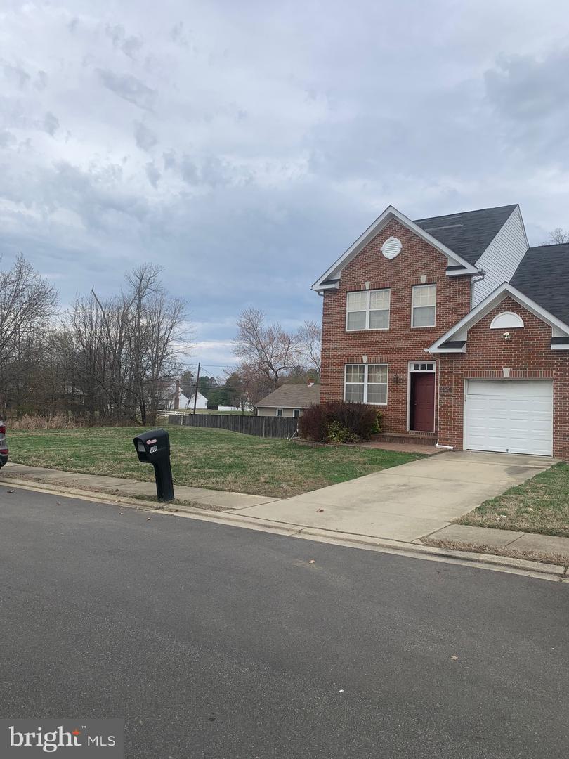 1100 Station Dr — photo