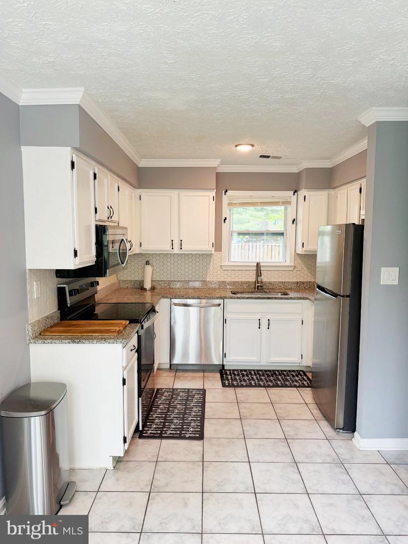 6041 Red Wolf Pl — photo