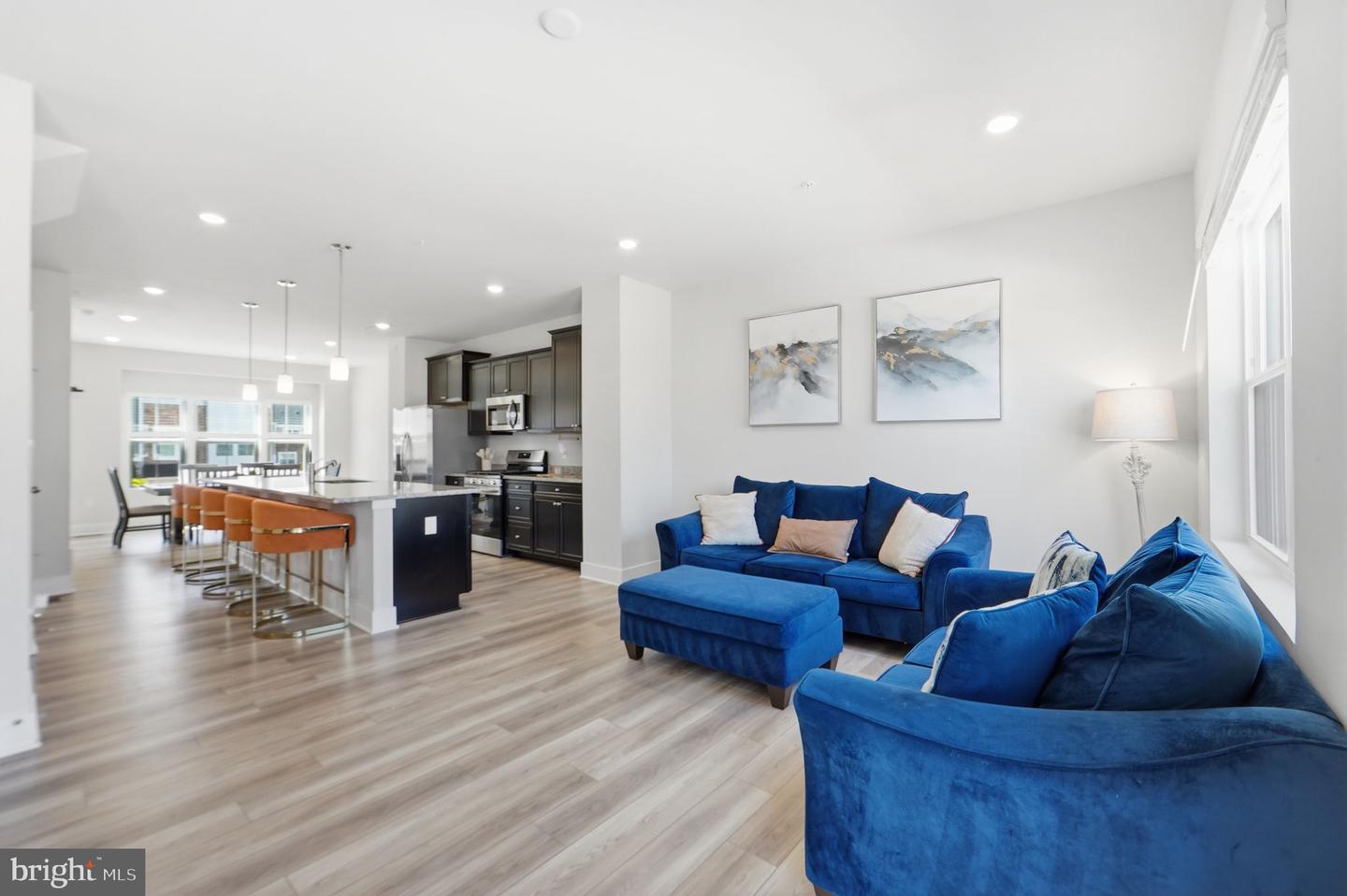 10915 Drummond Pl — photo